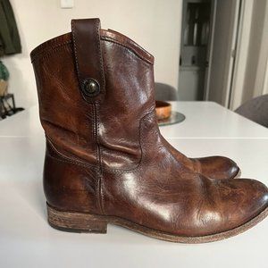 FRYE Women's Melissa Button Short 2 Boot